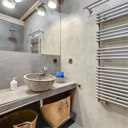 Cozy Loft With Old Town View - Free Parking Apartment